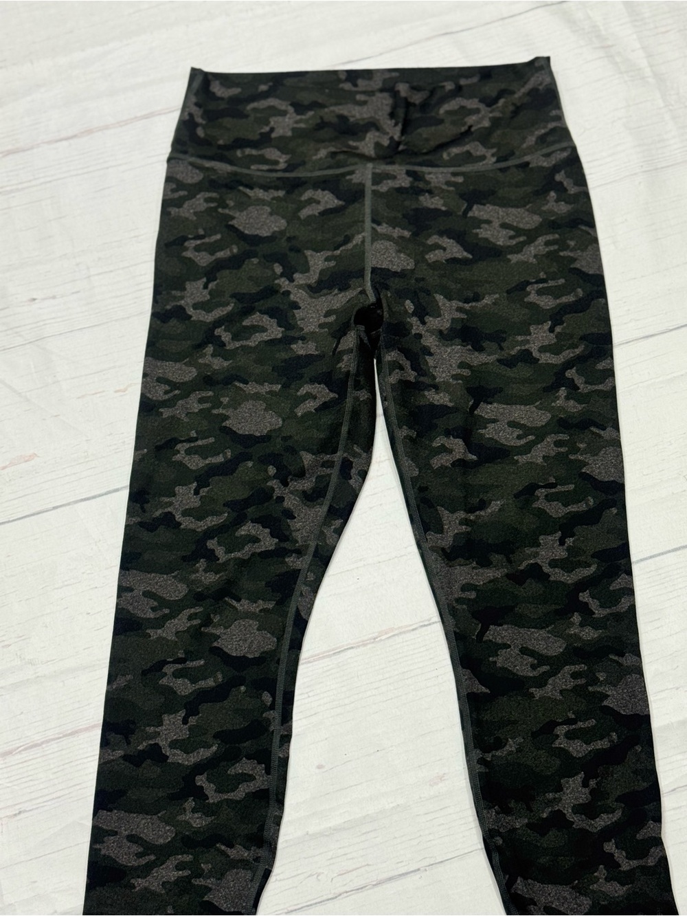 Fabletics Camo High-Waisted Leggings – Women’s Large